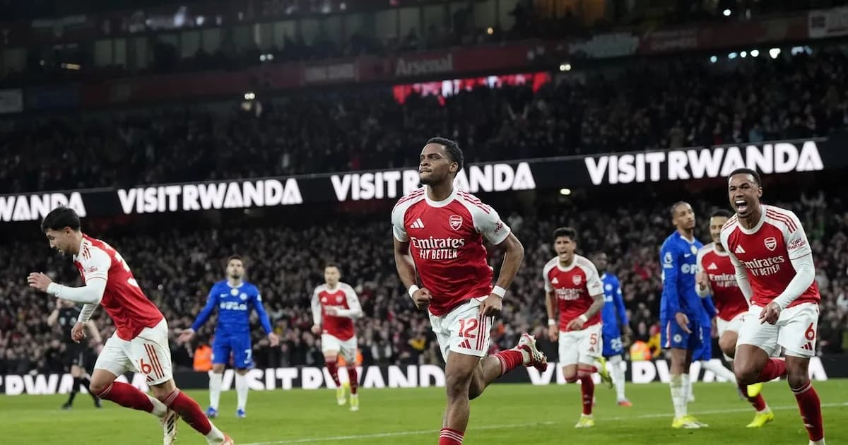 El Arsenal se impone al Chelsea con una gran actuación de David Raya