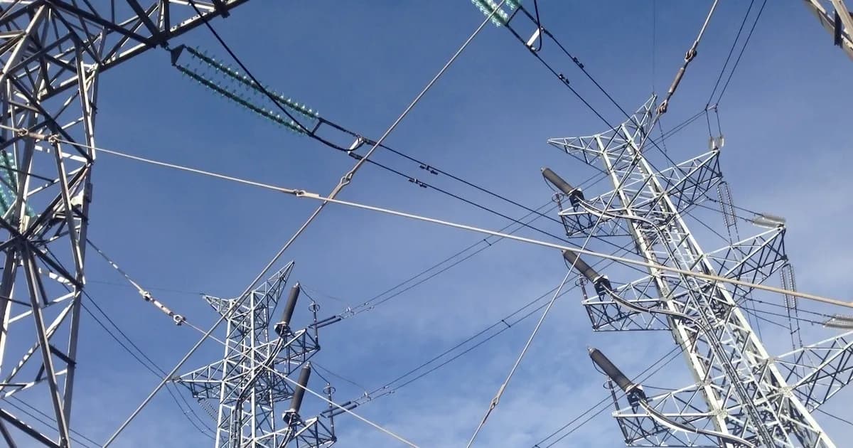 Cierre del estrecho de Ormuz podría elevar hasta un 100% las tarifas de gas en España