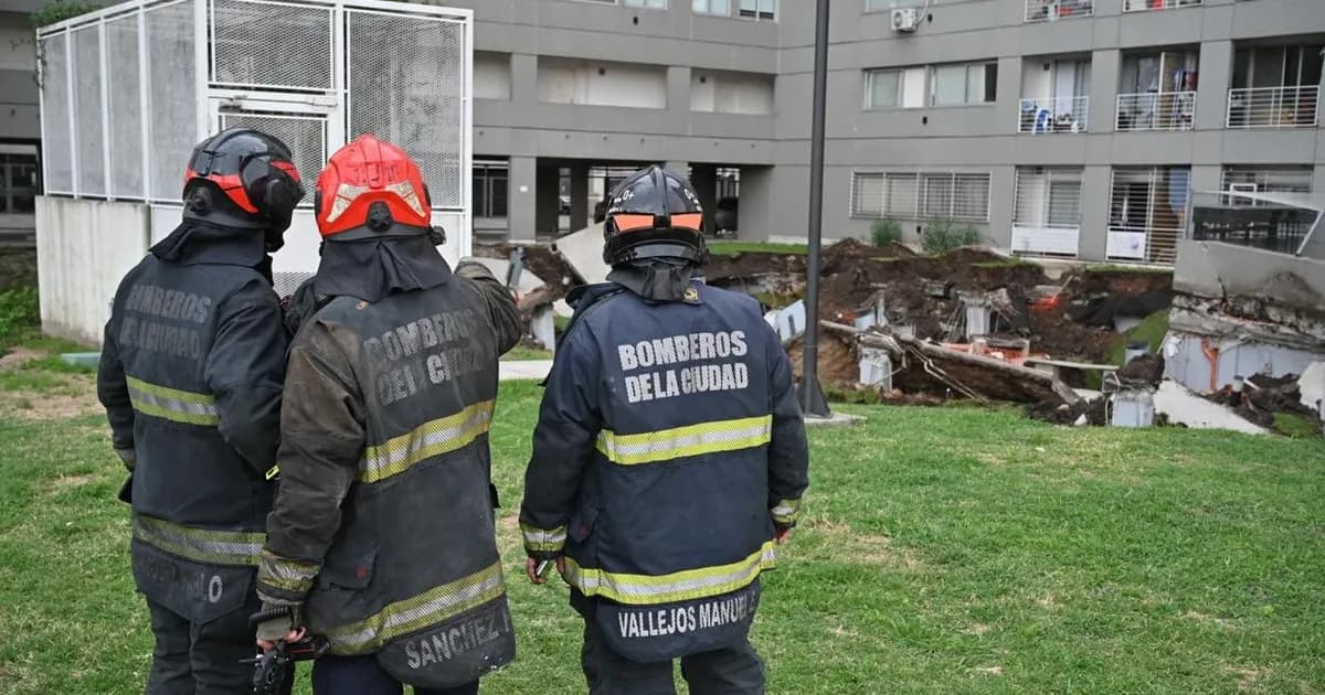 Derrumbe en Parque Patricios: 300 evacuados y un operativo de emergencia en marcha