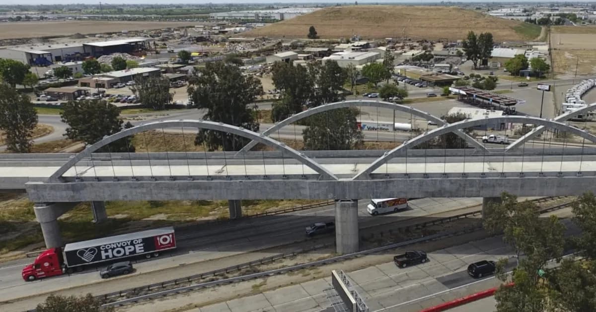 El tren de alta velocidad en California comenzará su primer tramo en 2032 tras múltiples retrasos