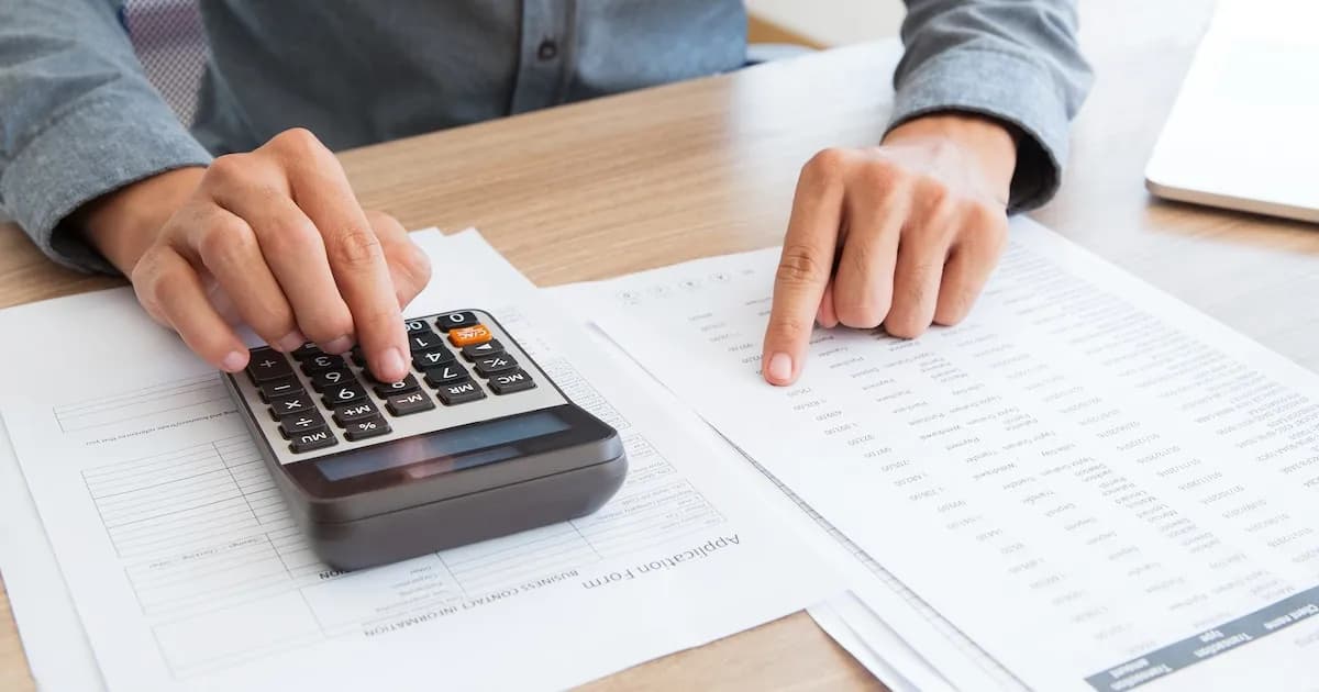 La importancia de revisar la nómina salarial según el abogado Sebastián Ramírez