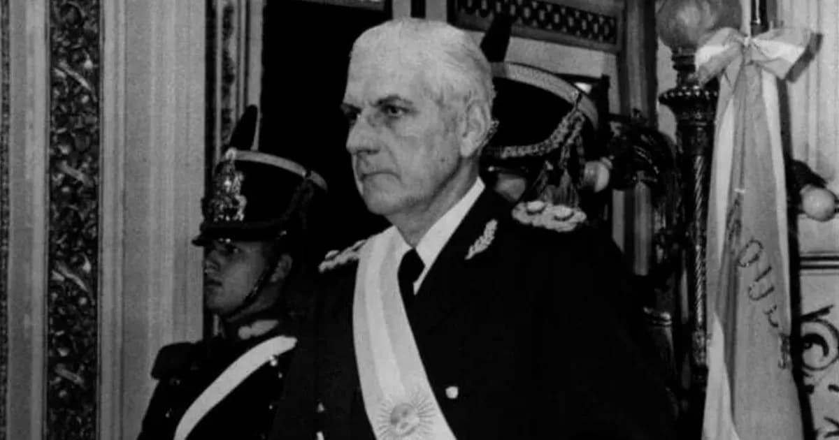 El día que un futuro dictador proclamó la victoria mientras el Congreso exigía la renuncia de Isabelita