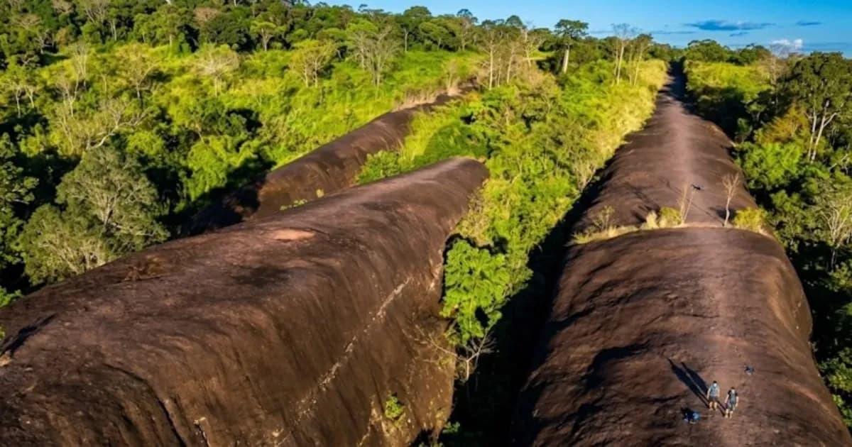 La Roca de las Tres Ballenas: Un Tesoro Natural en Tailandia
