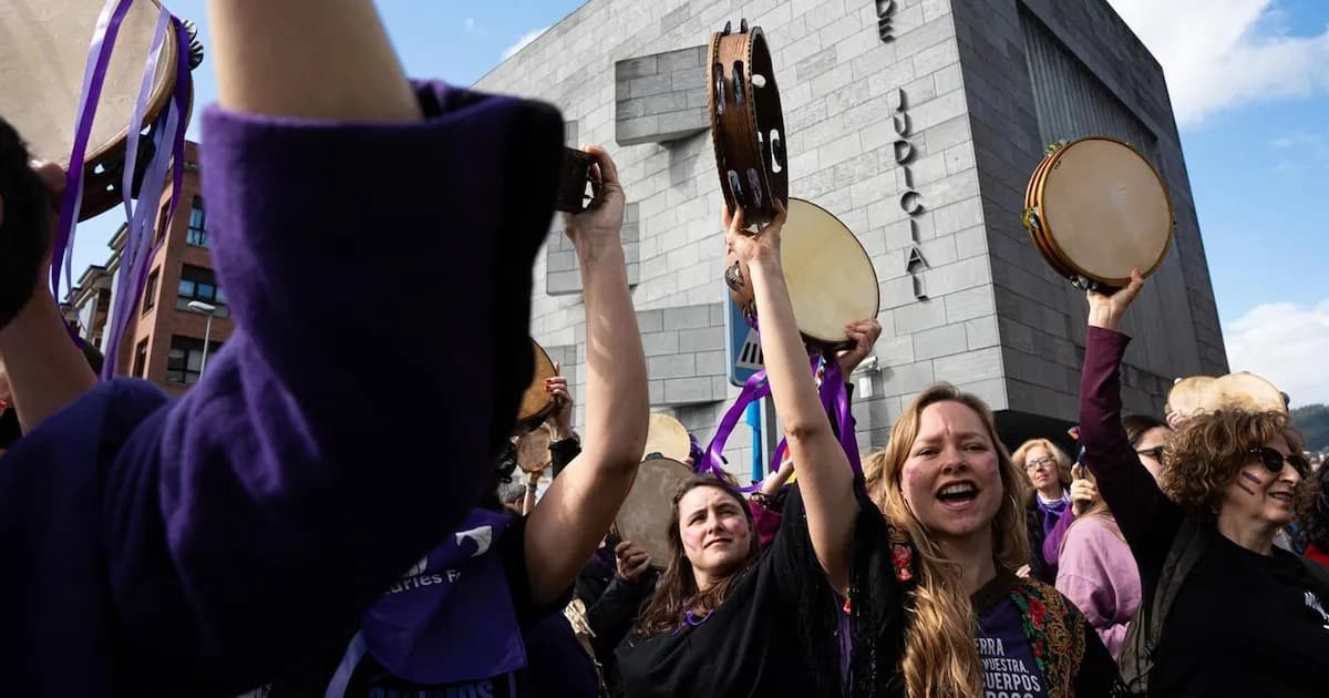 Masiva marcha feminista en Villaviciosa: un grito por la resistencia y la dignidad
