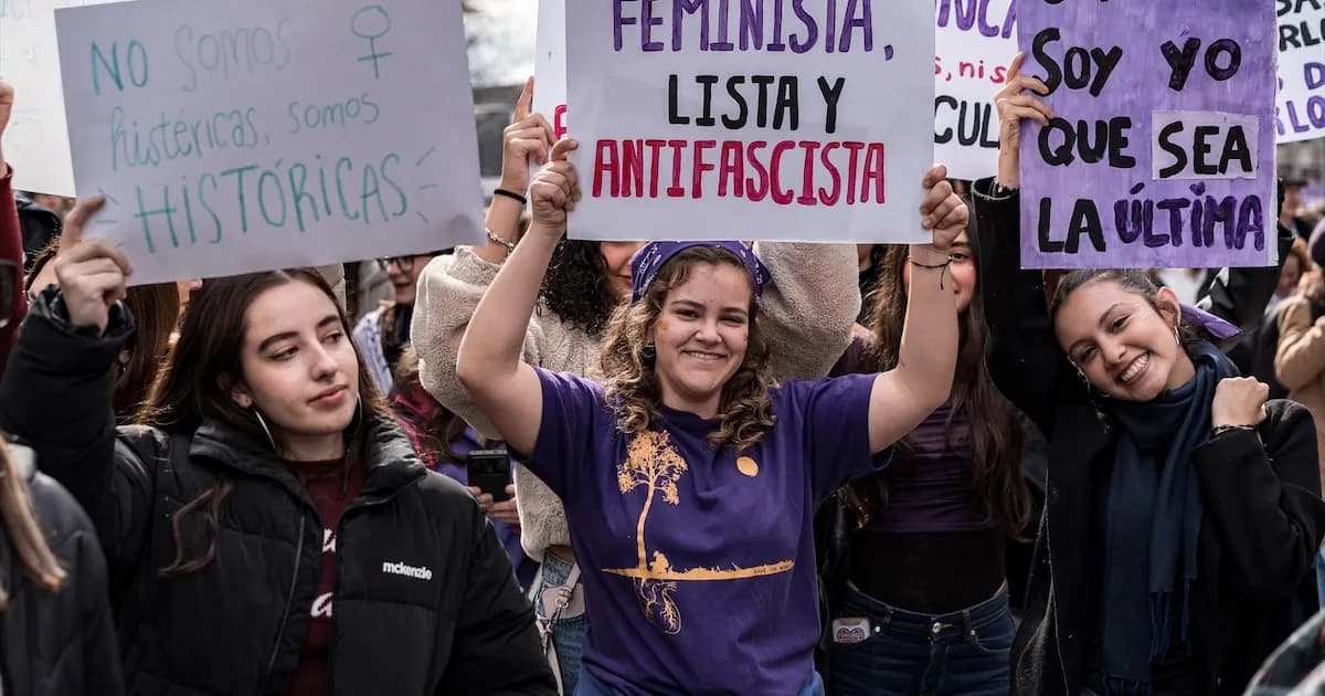 Mujeres marchan en Madrid contra la violencia y por los derechos sociales en un contexto de crisis