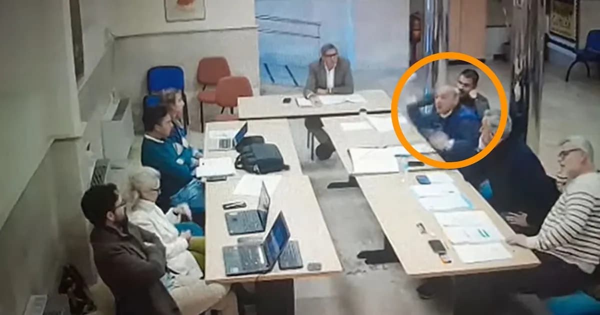 Concejal del PSOE renuncia tras lanzar café a edil de Vox en Aranjuez