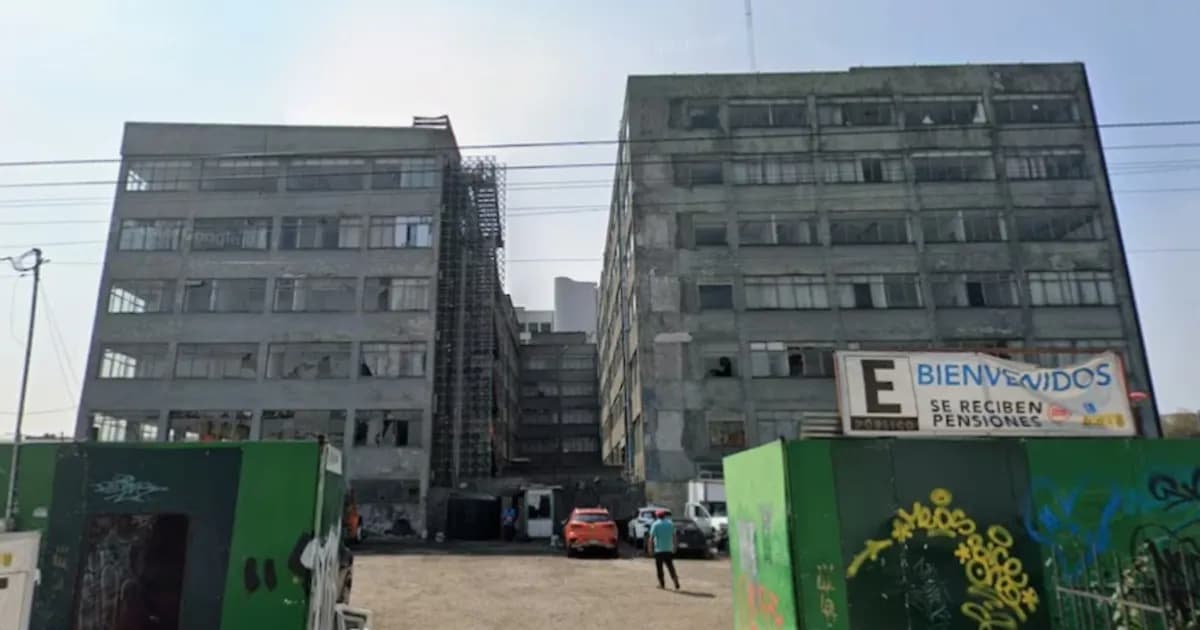 Colapsa parte de un edificio en demolición en San Antonio Abad: cuatro trabajadores atrapados
