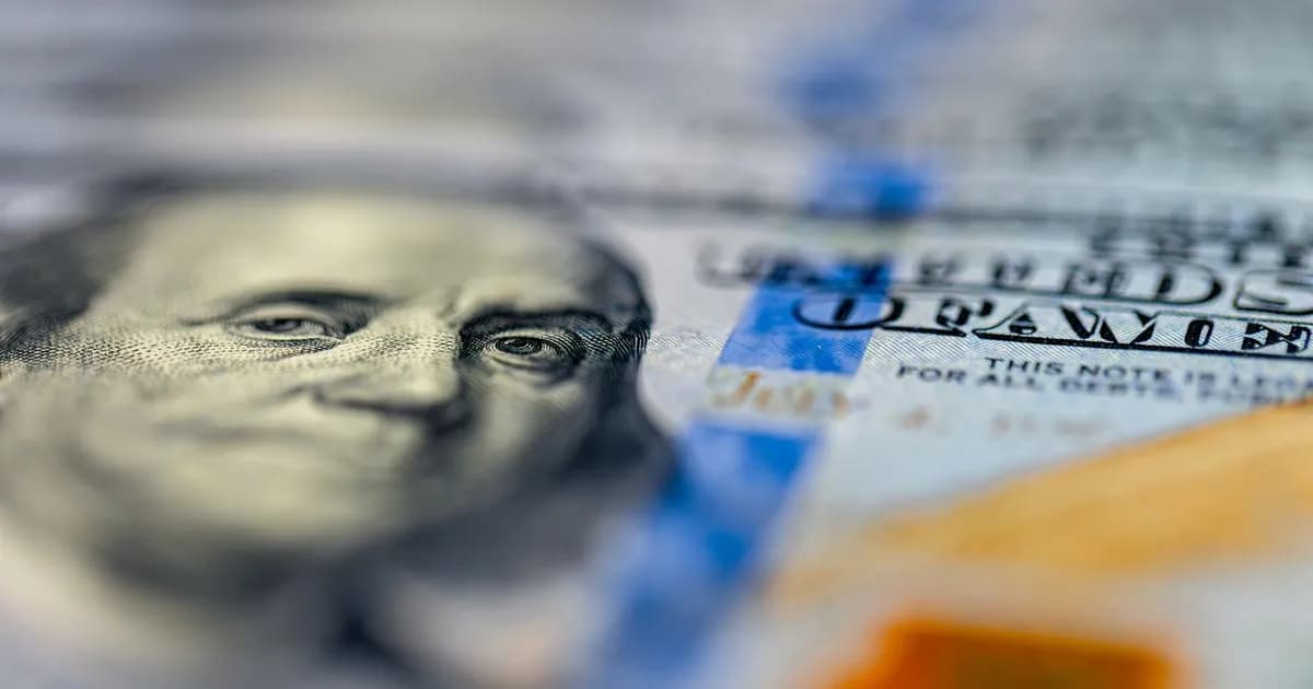 El dólar se mantiene por encima de $1.400 en un contexto internacional incierto