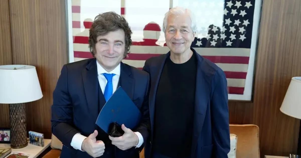 Jamie Dimon elogia a Javier Milei como modelo para resolver crisis en países