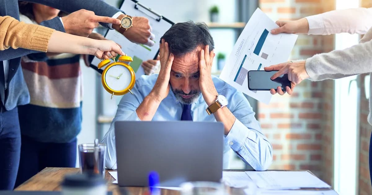 Claves para prevenir problemas de salud mental en el trabajo: prácticas a evitar