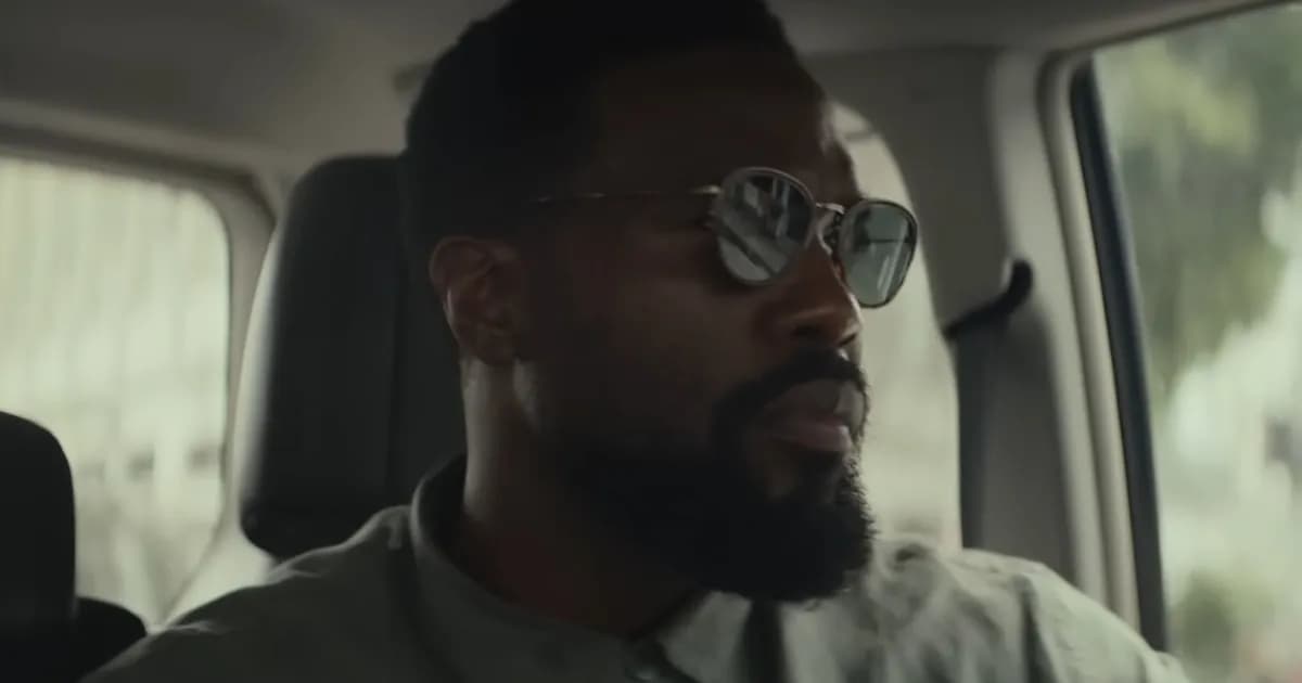 Yahya Abdul-Mateen II protagoniza la nueva serie ‘Hombre en Llamas’ en Netflix