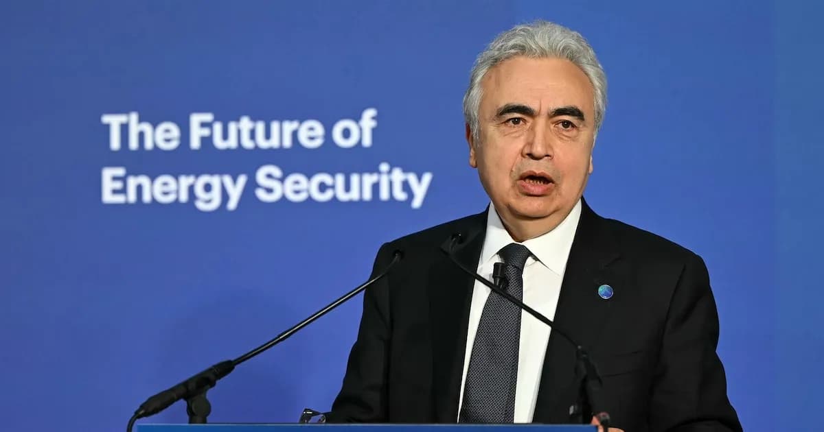 La AIE autoriza la liberación de 400 millones de barriles de petróleo