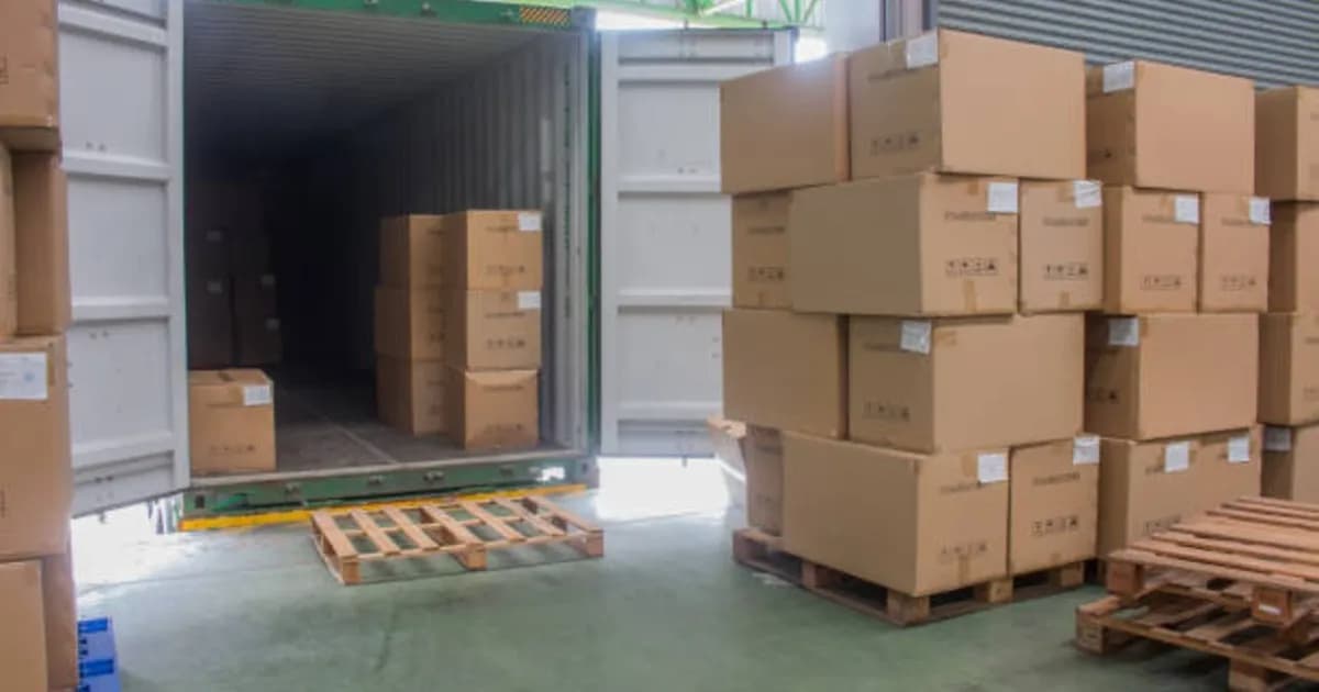 Desmantelan camión con carga ilegal en la alcaldía Cuauhtémoc