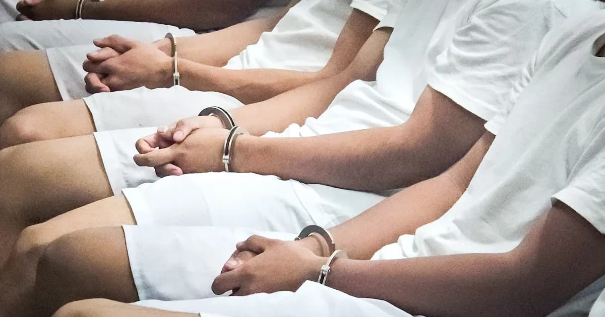 Ocho pandilleros condenados a más de 400 años por feminicidios en El Salvador