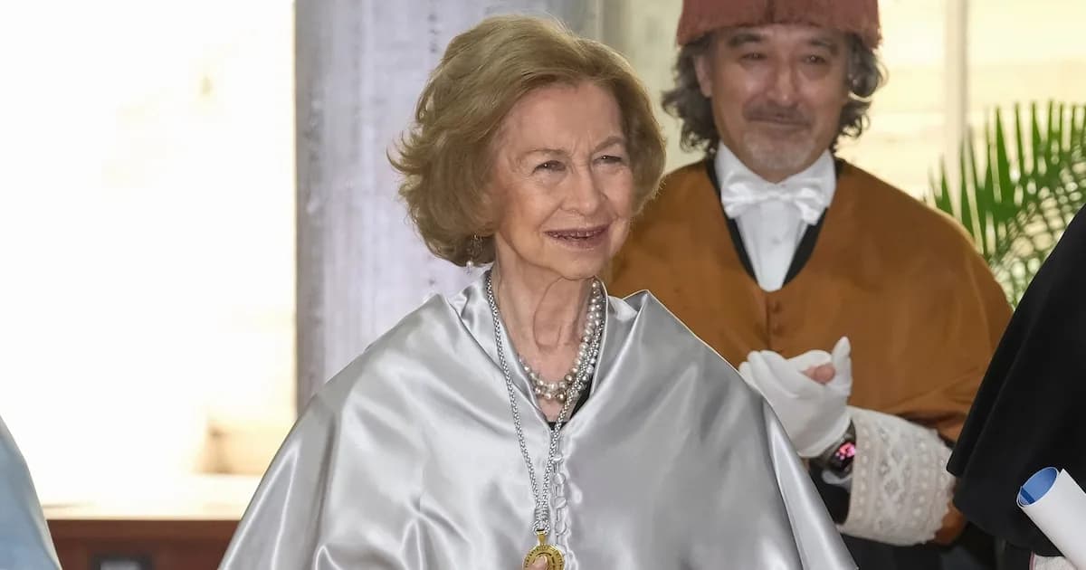 La reina Sofía recibe el título de doctora honoris causa en Gran Canaria a pesar de las críticas