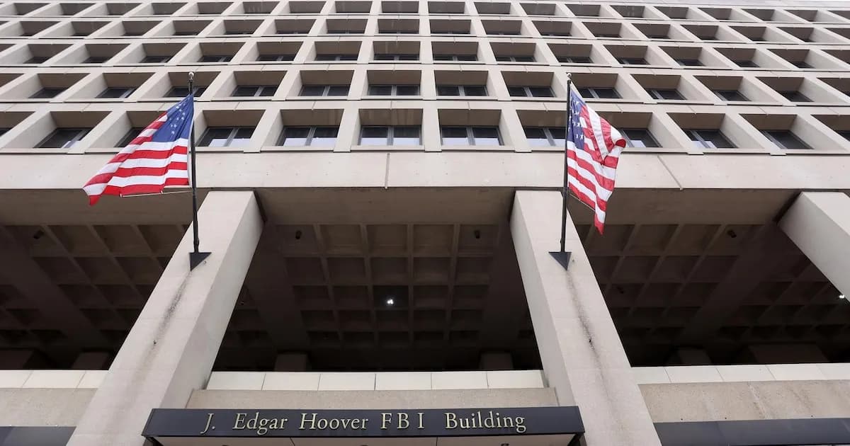 Un hombre embiste un coche contra una sinagoga en Michigan y desata un tiroteo