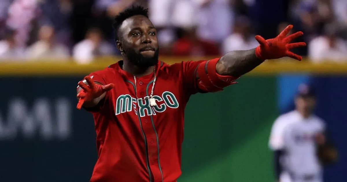 Randy Arozarena se dirige a la afición tras la eliminación de México en el Clásico Mundial