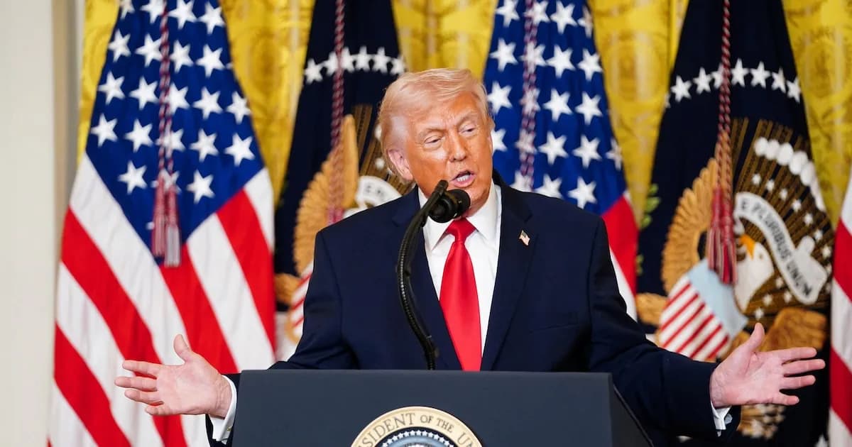 Trump asegura que EE.UU. está arrasando el régimen iraní por completo