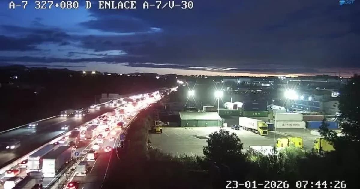 Accidente en Paterna interrumpe acceso a la A-7 en dirección a Barcelona