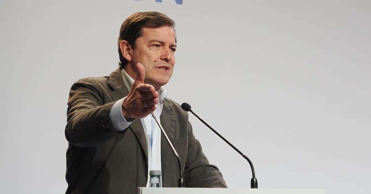 Mañueco exige a Martínez que designe a Sánchez como inepto para negociar en Castilla y León