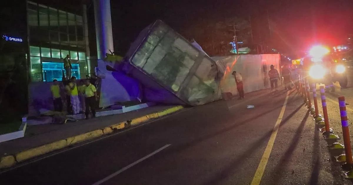 El Salvador: investigan a conductor tras fatal accidente en Los Próceres