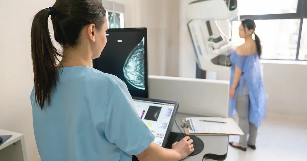 Cáncer de mama en jóvenes: mayor agresividad y detección tardía en España