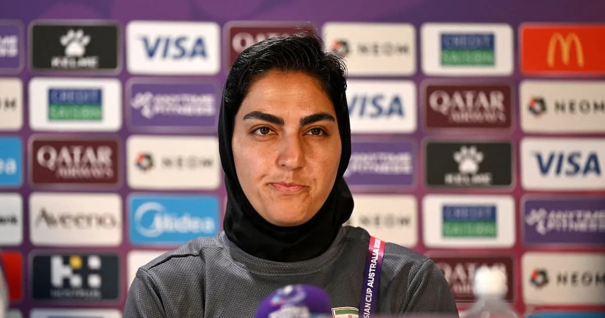 Capitana de Irán retira solicitud de asilo en Australia tras amenazas a su familia