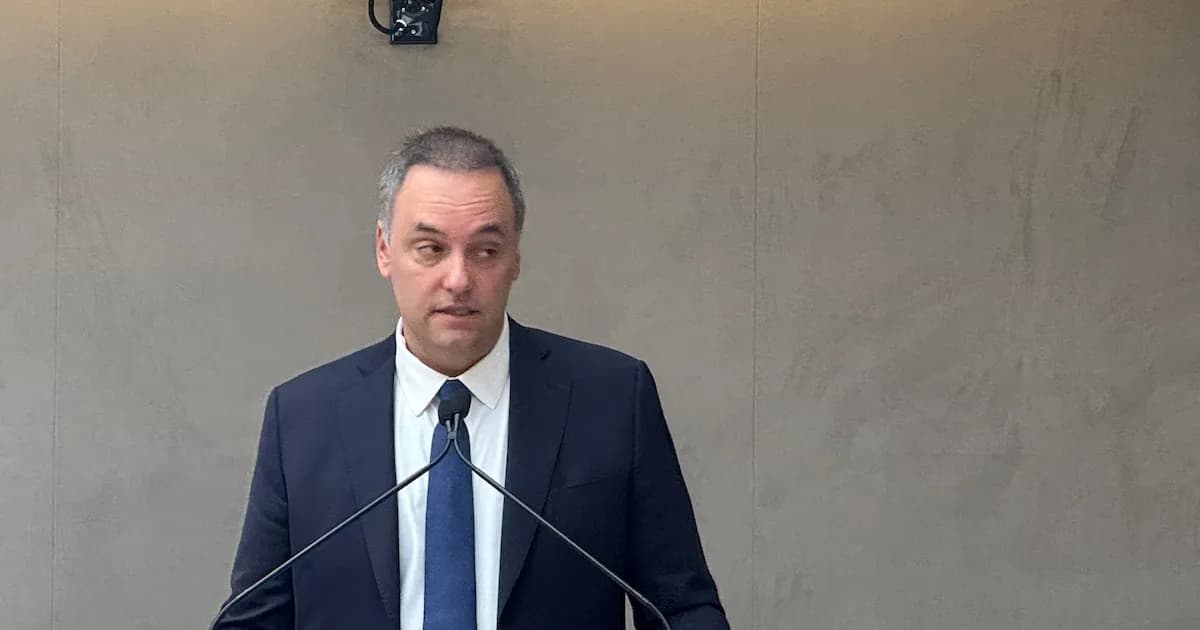 Adorni se disculpa nuevamente por el viaje de su esposa: 'Fue un error, no un delito'