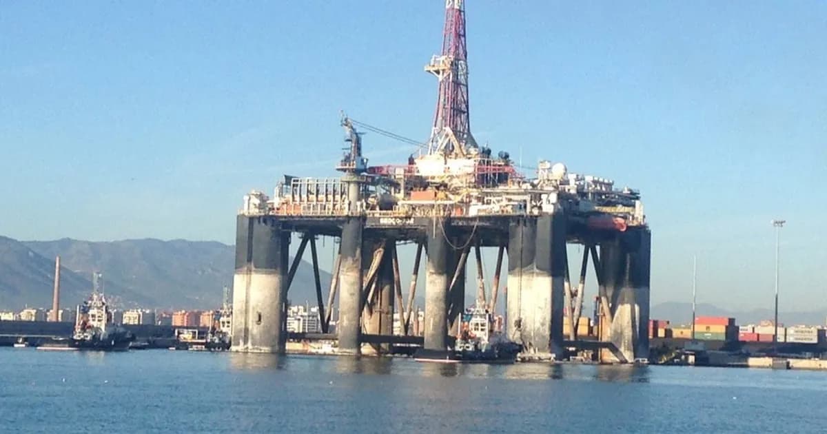 El crudo Brent supera los 105 dólares por bloqueos en el estrecho de Ormuz
