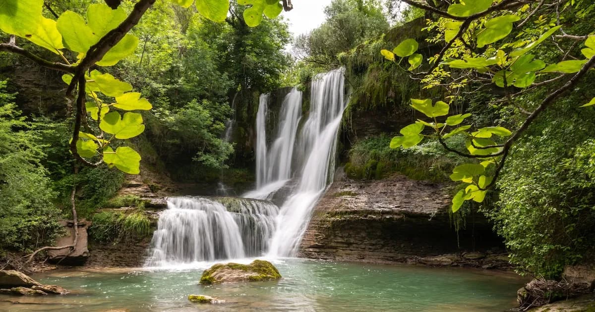 Descubre las impresionantes cascadas de Burgos: un paraíso natural para aventureros