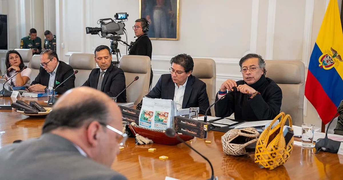 Petro denuncia bombardeos en frontera con Ecuador y solicita intervención de EE. UU.