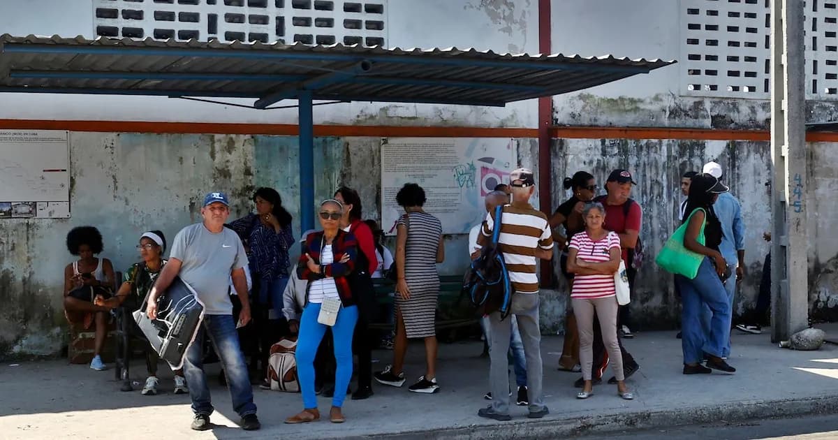 Crisis de Transporte en Cuba: El Racionamiento de Combustible Aumenta las Dificultades