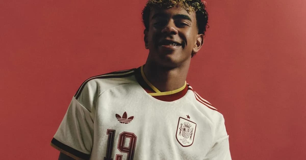 La nueva camiseta de España en el Mundial rinde homenaje a su rica tradición literaria