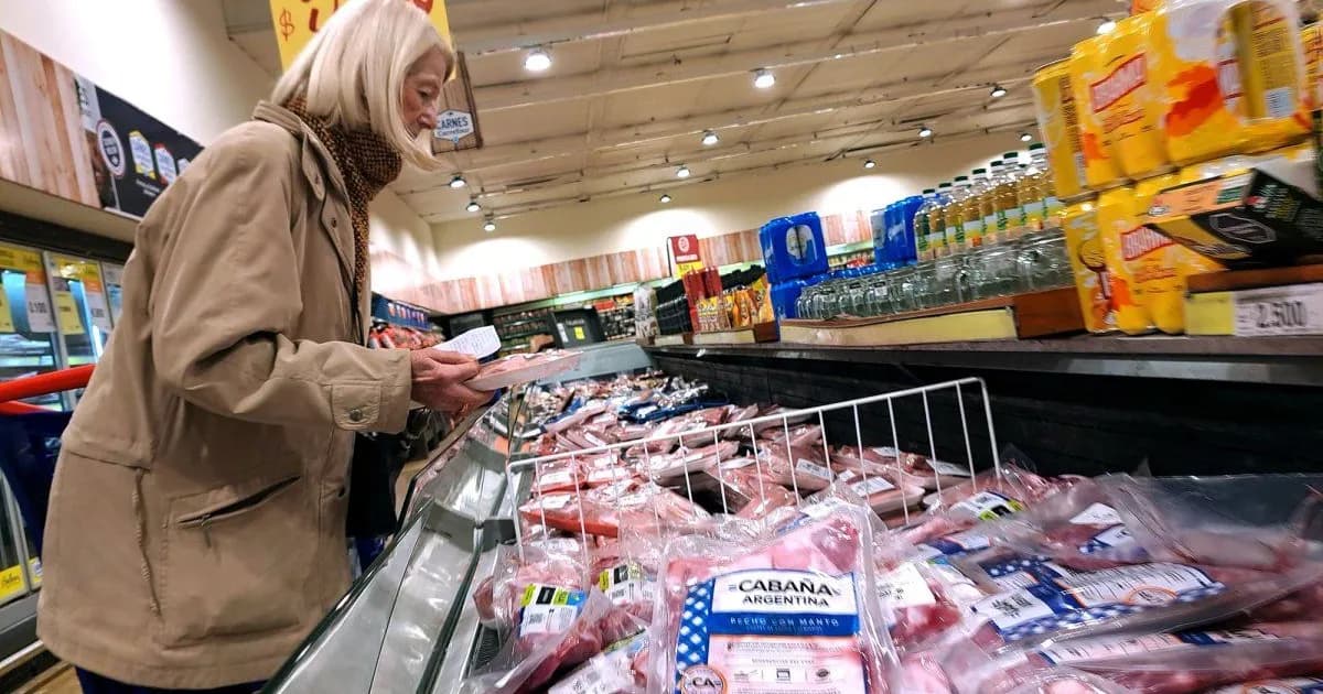 Enero revela un consumo masivo en declive: caídas en supermercados y leve alza en mayoristas