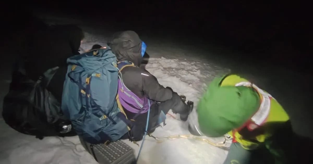 Cuatro jóvenes rescatados tras caer en la ladera helada del pico Peñalara, Segovia