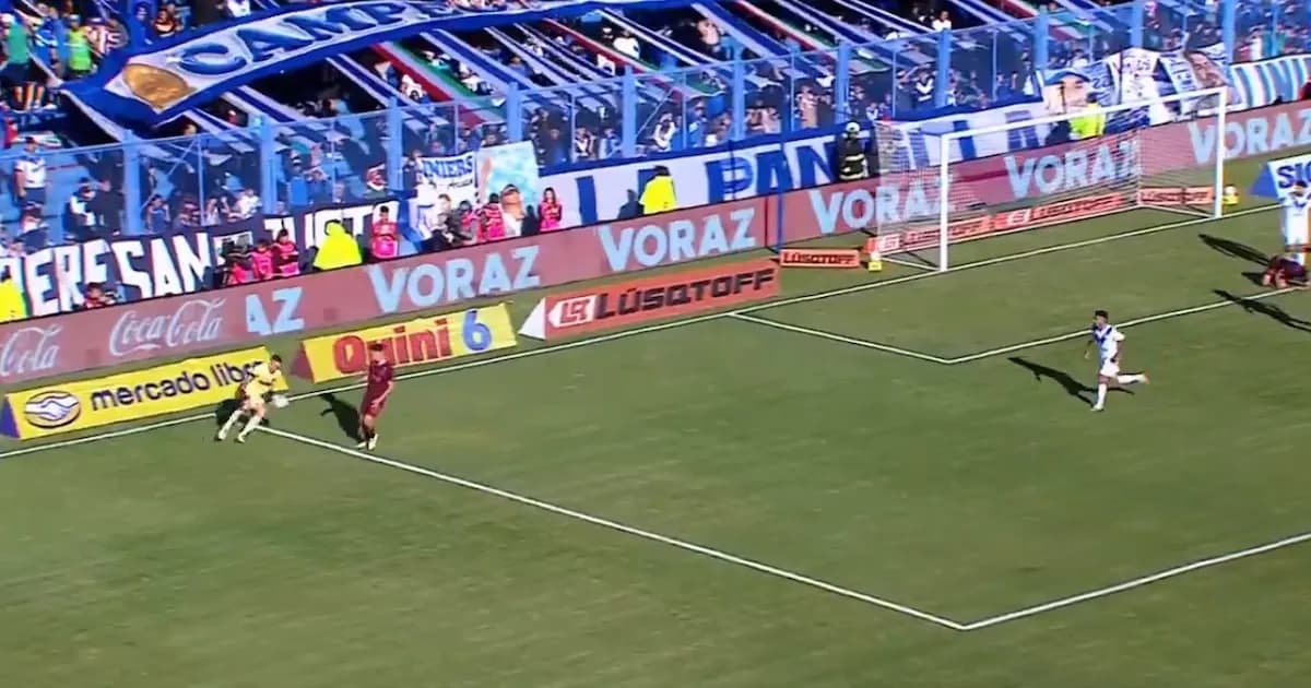 El debate por la jugada de Losada: ¿debió ser expulsado en Vélez-Lanús?