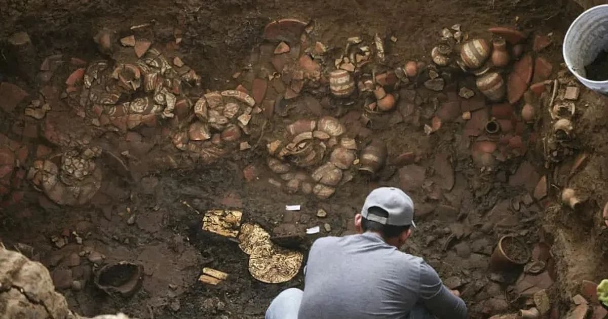Hallazgo arqueológico en Panamá: tumba de mil años con oro y cerámica