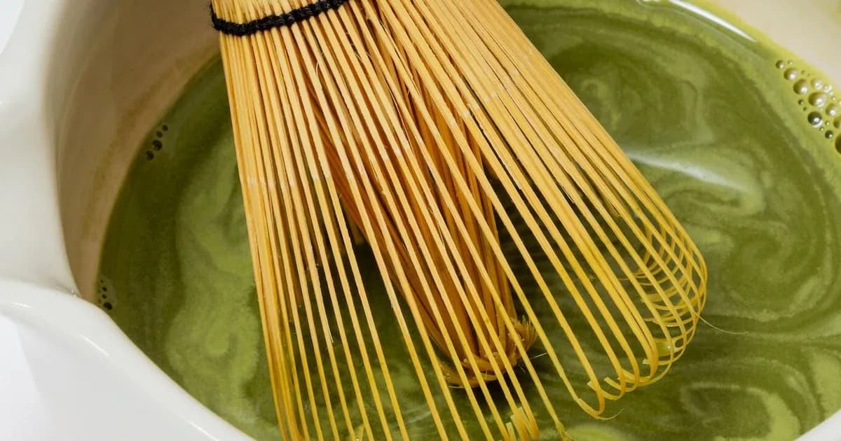 ¿Por qué la cafeína del matcha podría ser menos intensa que la del café?