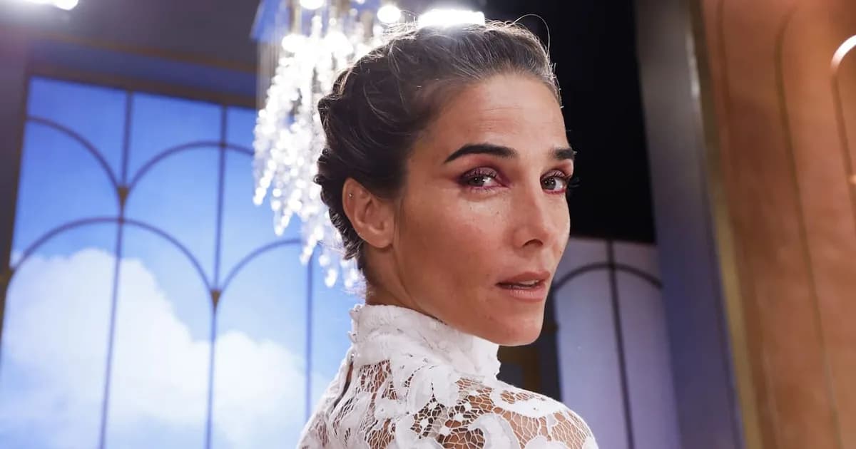 Juana Viale deslumbra con su look otoñal en Almorzando: terciopelo y encaje marcan tendencia