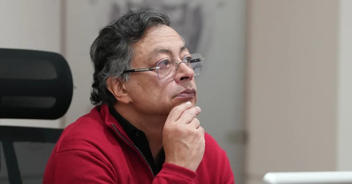 Gustavo Petro presenta tecnología avanzada para la producción de pasaportes y cédulas