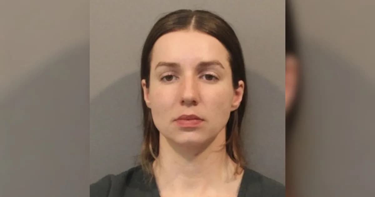 Conmoción en Illinois: mujer enfrenta múltiples cargos por el asesinato de su expareja y sus suegros