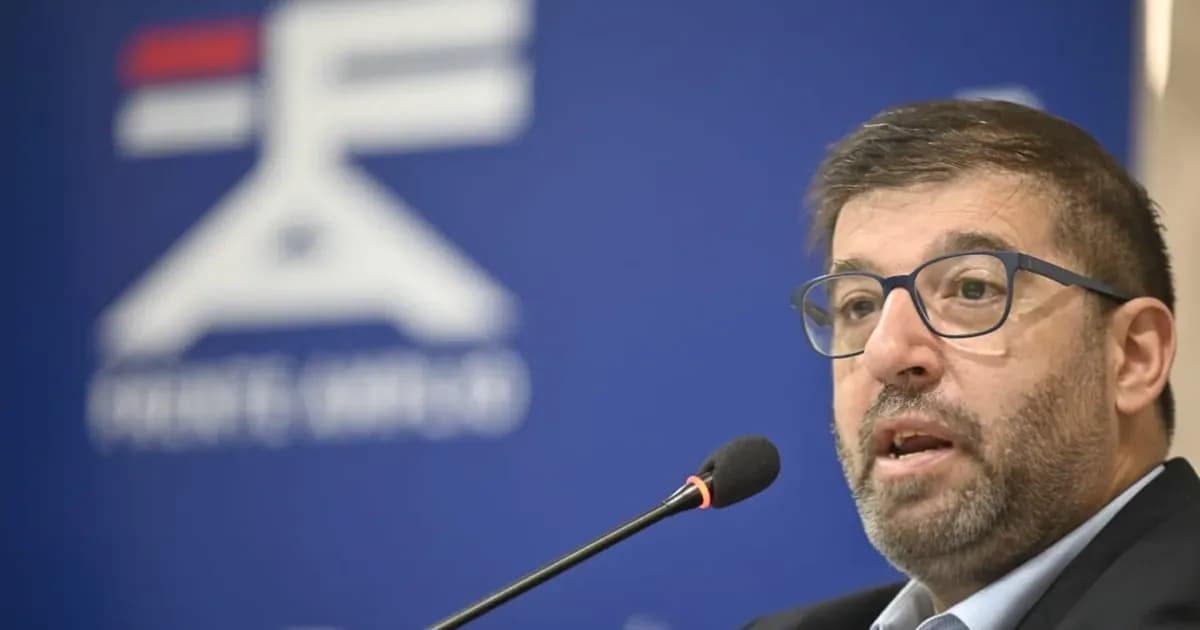 Frente Amplio respalda inversión en empresas estatales y critica privatizaciones en Argentina