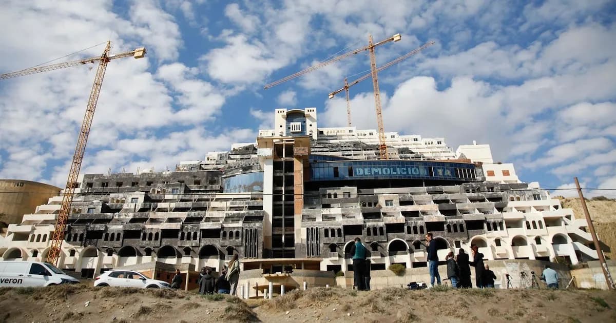 El Algarrobico: 20 años de paralización y una licencia que persiste en el tiempo