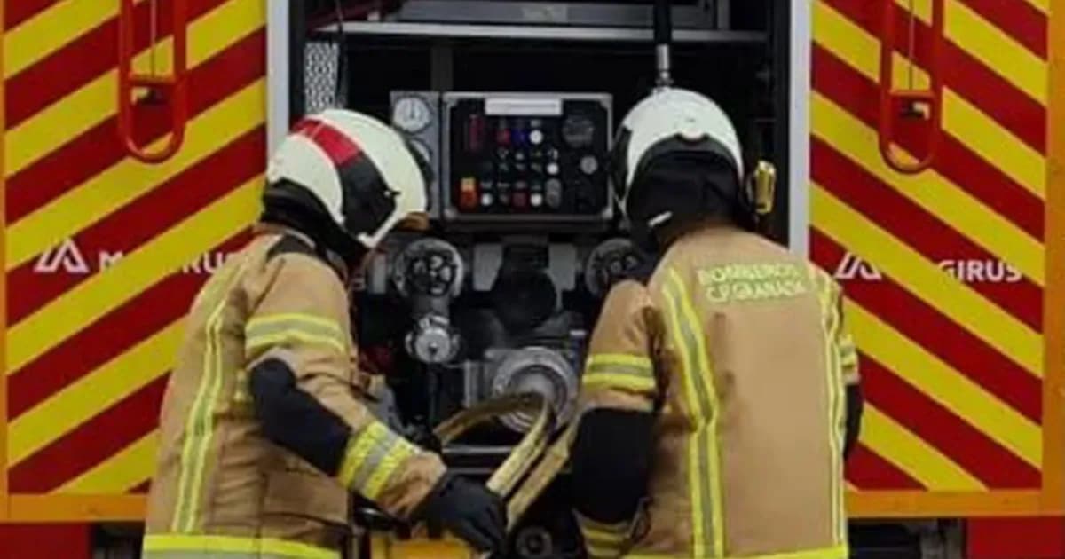 Incendio forestal en Los Guájares: Intervención aérea y terrestre para su control