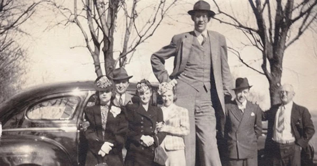 La historia de Robert Wadlow, el hombre más alto del mundo y su lucha diaria