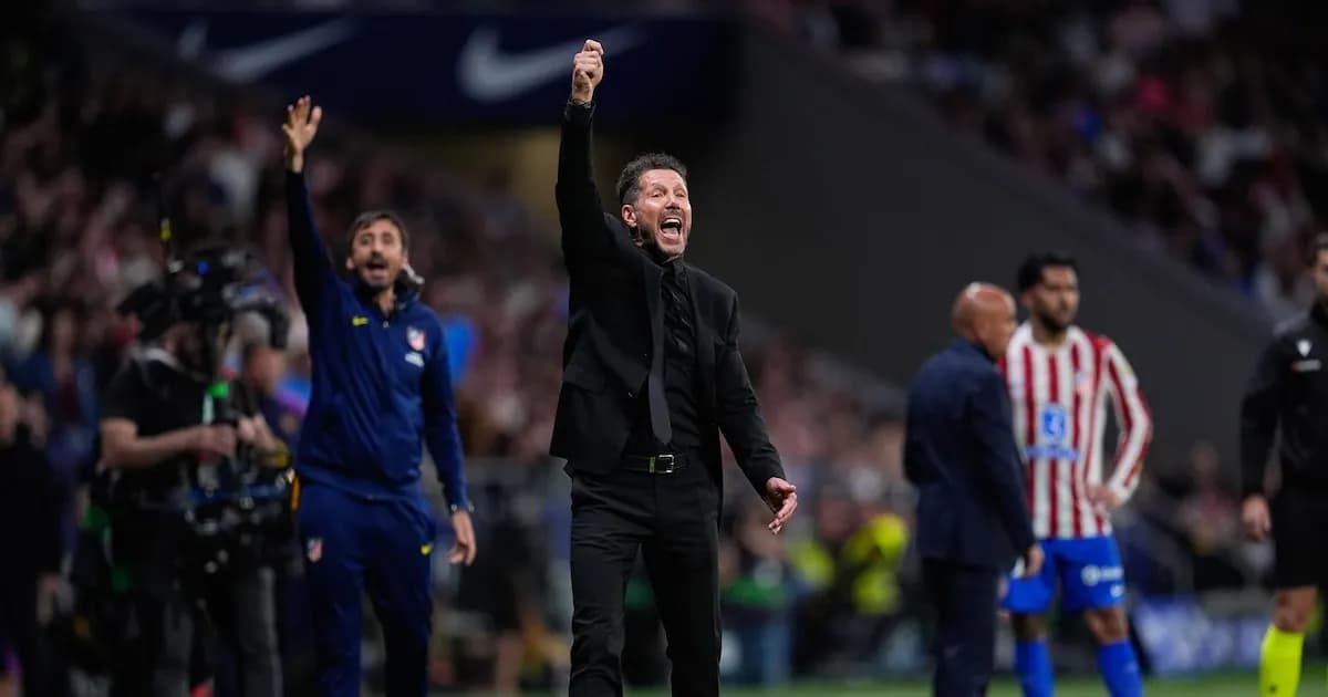 Simeone critica decisiones arbitrales tras la derrota ante el Barcelona