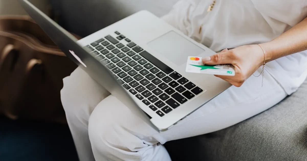 Aerolínea condenada a pagar intereses por cobro duplicado de pasaje aéreo