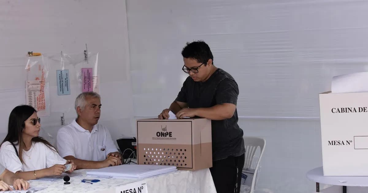 Perú extiende la votación en elecciones generales para mesas no instaladas
