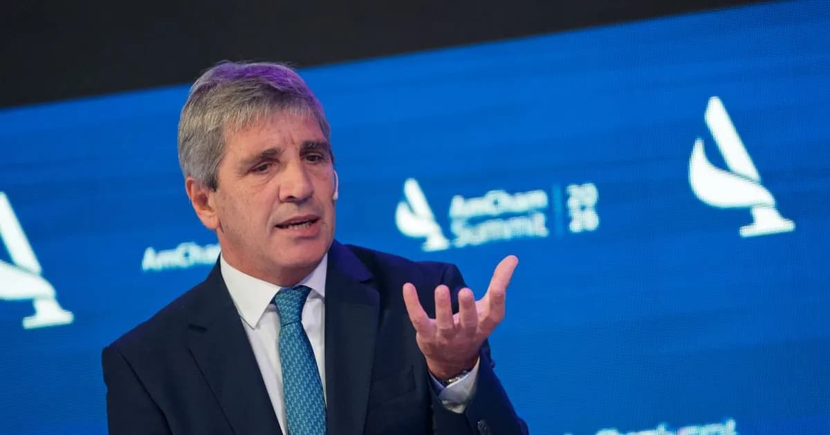 Luis Caputo asegura que la inflación disminuirá y critica a empresarios rezagados