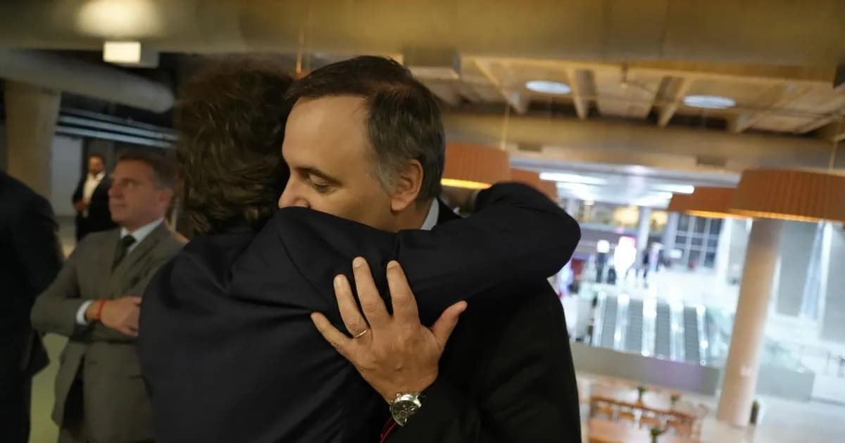 Javier Milei respalda a Manuel Adorni en medio de la controversia judicial